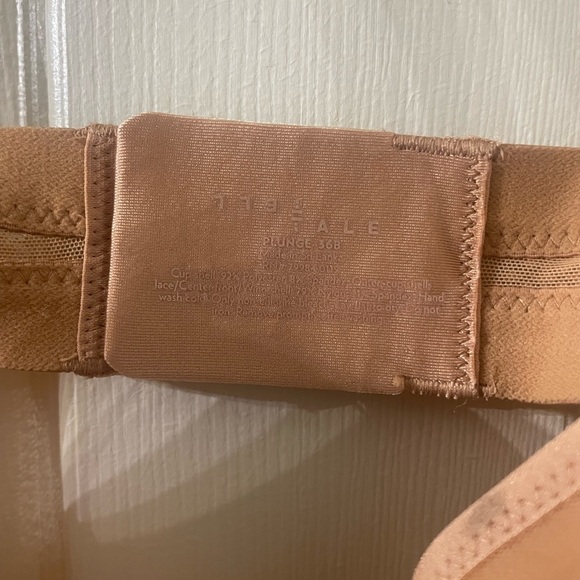 Tell Tale Plunge Bra - Picture 3 of 3